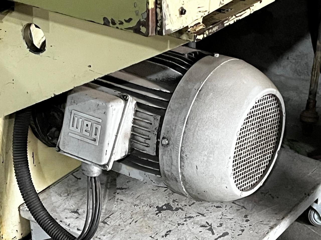 Injetora Oriente 180 ton